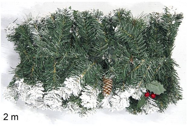[111348] Grinalda em PVC verde decorada com frutos vermelhos e pinhas brancas de 2 m.