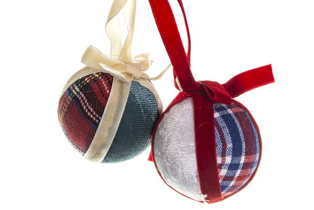 Bola Navidad cuadros azules con pom pom surtido 60 mm